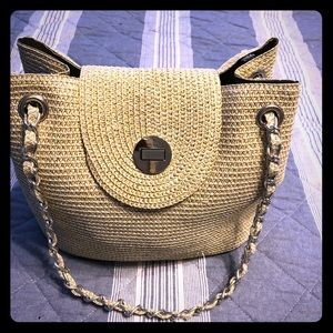 Elegant summer straw shoulder bag